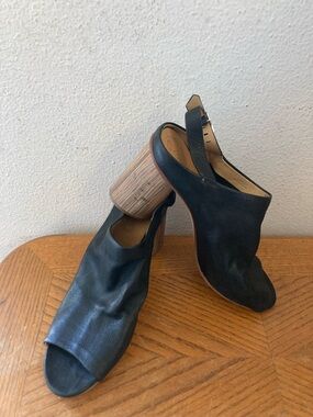 CORSO COMO Black Leather Peep Toe Heels (9.5)